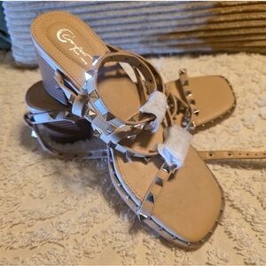 NWT ~ Women’s Tan Studded Sandals - 9